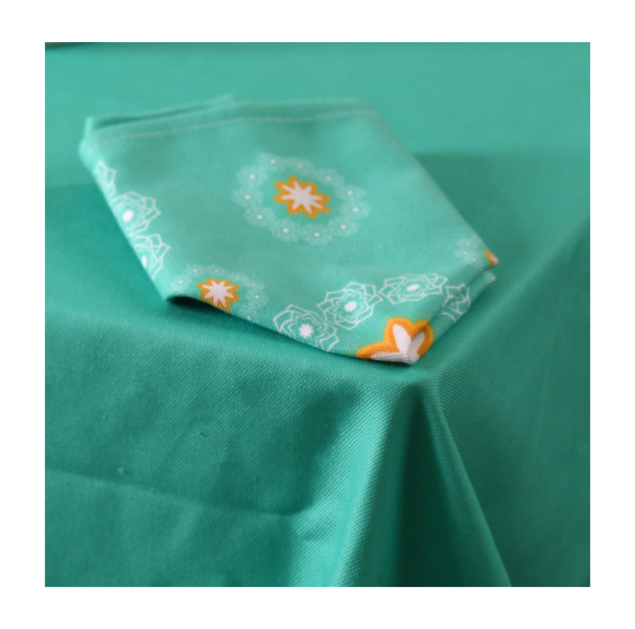 🌙 Nappe de table "Sérénité du Ramadan" - Élégance et Tradition sur Votre Table 🌙